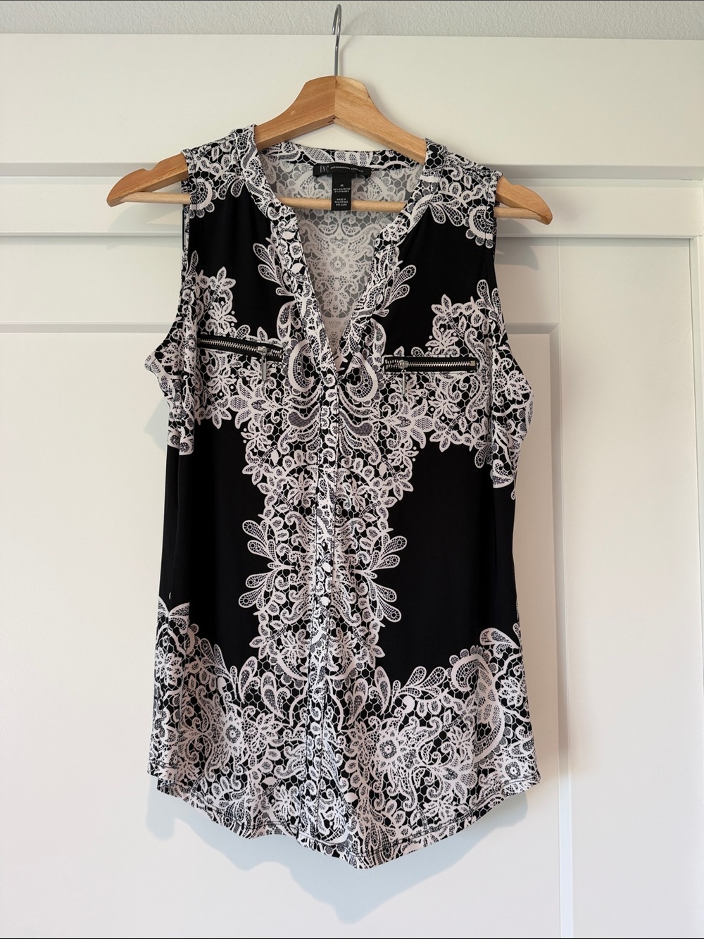 Sleeveless Black & White Lace-Print V-Neck Top